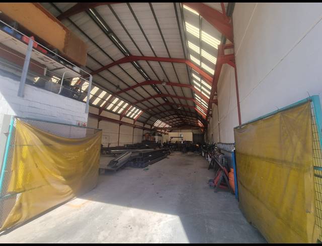 1,643M² WAREHOUSE TO LET IN PHILIPPI